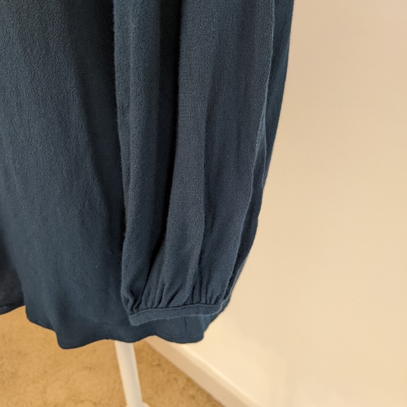 Wide Collared Top - Picture 3 of 6